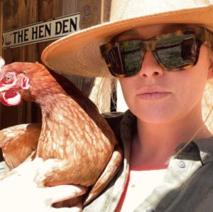 Annie Starke Instagram - Happy Sunday fam! 

Tune in today for a DOUBLE feature season FINALE of #themountainkitchen featuring a few of my favorite Bozeman locals, plus a special visit from one of my oldest besties, @connorhines_ 

This season was so unbelievably special. Thank you so much to EVERYONE for watching… trust me, I’m sending tons of love from me to you. 

Of course a special THANK YOU to @magnolianetwork , @pacificproductions , @discoveryplus & @streamonmax for your support! 

Xoxo
