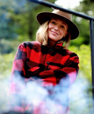 Annie Starke Instagram - Fun news! My website is now LIVE! 

Click the link in my bio to peruse alllllll the recipes seen on #themountainkitchen !!! 

Thank you guys for being so patient— I know writing notes / pausing & playing the show musta’ been tedious. 🙏🏼

Xoxo