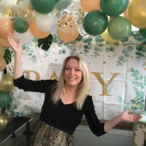 Annie Villeneuve Instagram - Conclusion d’un samedi bien rempli: 141 photos dans ce beau décor avec des ami(e)s et des membres de la famille.
Ça nous rappelle à quel point on est extrêmement bien entourés.

#babyshower