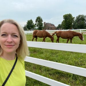Annie Villeneuve Instagram - Les beaux chevaux au camp de jour de ma fille 😍 Quels activités font vos enfants cet été?