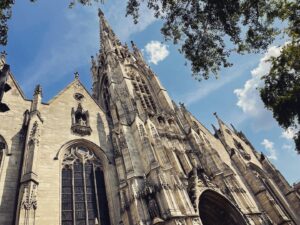 Annika Pampel Instagram - Walk through #lille #saintmaurice #eglise and this profile is temporarily turning into a #church travel blog. Leave now if you can’t deal:)