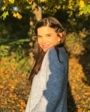 Annika Preil Instagram - Schönes Herbstwochenende🍁 
Kuschelpulli an und raus gehts😊

#autumnvibes🍁 #winteriscoming #sunaddict #happyweekend #🍁 #cozy