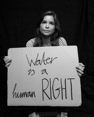 Annika Preil Instagram - #waterisahumanright !
Wasser ist Leben- und deshalb Menschenrecht!

Laut einem UN-Bericht sind 703 Million Menschen auf der Welt ohne eine Basis-Versorgung mit Trinkwasser.
Für uns kaum vorstellbar, weil es ja ganz selbstverständlich ist einfach an unseren Wasserhahn zu gehen um an sauberes Wasser zu kommen. 🚰💦
Leider ist das für sehr viele Menschen nicht der Fall.

@vivaconagua tritt für „Wasser für alle“ ein und unterstützt den Zugang zu sauberem Trinkwasser und menschenwürdigen sanitären Anlagen weltweit. Mega wichtig und großartig, dass es diese tolle Organisation gibt! Ich bin super happy und stolz dabei sein zu dürfen. 😊

Danke @robert.winter für das 📸

#vivaconaqua #waterislife #cleanwater #wasserfüralle #WASH #werbungfürdengutenZweck