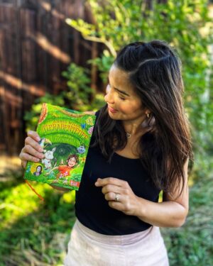 Annika Preil Instagram - Anzeige|
Release Day!!!🥳🥳🥳
Es ist soweit! Seit heute ist mein erstes fiktionales Kinderbuch im Handel erhältlich!
In „Anni‘s wilde Tierabenteuer“ lernt ihr nicht nur die 10-jährige Entdeckerin Anni, ein verspieltes Jaguarkind, einen frechen Straßenhund und eine singende Kakerlake kennen, sondern erlebt auch mit ihnen gemeinsam jede Menge Abenteuer! Also kommt mit mir in den brasilianischen Dschungel- es wird auf jeden Fall tierisch wild 😜

Ihr könnt euch vorstellen, wie stolz und glücklich ich bin, das Buch nach so langer Zeit endlich in den Händen halten zu können 🥰
Vielen lieben Dank an meinen Verlag @baumhausbande und @phiniphi - die mit ihren tollen Illustrationen einen fantasievollen Rahmen für mein Buch kreiert hat! 

Wer kommt mit in den Dschungel? 

#anniswildetierabenteuer #kinderbuch #baumhausbande #aufindendschungel #lesen #fantasiekenntkeinegrenzen #leseliebe #kinderbücher
