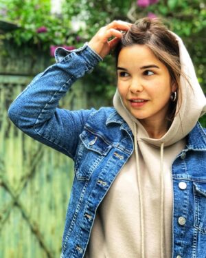 Annika Preil Instagram - Happy Sunday😊
Ist das Wetter bei euch auch viel besser als angesagt? 🥳

#happyme #sundayfunday
