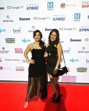 Annika Preil Instagram - Vielen Dank @blauerpanther_award, für den schönen Abend!
Ich hab viele tolle Leute getroffen und super Gespräche gehabt und @tobikrell war sowieso mega!😊
Herzlichen Glückwunsch an alle Preisträger🥳🥳🥳

#blauerpanther #bayerischerfilmpreis