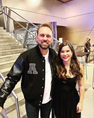 Annika Preil Instagram - Vielen Dank @blauerpanther_award, für den schönen Abend!
Ich hab viele tolle Leute getroffen und super Gespräche gehabt und @tobikrell war sowieso mega!😊
Herzlichen Glückwunsch an alle Preisträger🥳🥳🥳

#blauerpanther #bayerischerfilmpreis