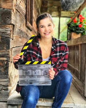 Annika Preil Instagram - Ich habe heute einen super schönen Drehtag für @willi_weitzel s Kinofilm „Willi und die Wunderkröte“, bei dem ich einen kleinen Gastauftritt habe 🎬😍
Nächstes Jahr seht ihr uns dann im Kino:)
Swipe rechts, für ein Fotofail😜
@actorsconnectionagency @filmtankproductions 

#werbung #williunddiewunderkröte #williweitzel #kino #happyme #acting