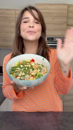 Annika Preil Instagram - Schönen Sonntag:) 
Hier eine kleine Idee fürs Mittag- oder Abendessen: Reisnudelsalat mit rotem Curry- Erdnussdressing🤤

Super easy und schnell gemacht und schmeckt mega lecker😍 Geht übrigens auch mit Glasnudeln!

Probiert es aus und gebt mir Bescheid, ob ihr auch Fan seid!👆

Danke auch für eure ganzen Tipps:)

Schönen Sonntag noch- ich spring jetzt ins Wasser 💦 

#easyrecipes #easypeasy #yummy #reisnudelsalat #lecker #rezepte #rezeptideen