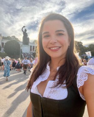 Annika Preil Instagram - #Madlwiesn

Anzeige| Vielen Dank für die Einladung @hell.karrer 
Was für eine tolle Madlwiesn! Schee wars🥰

#wiesn #hellkarrer #kingamathe #oktoberfest