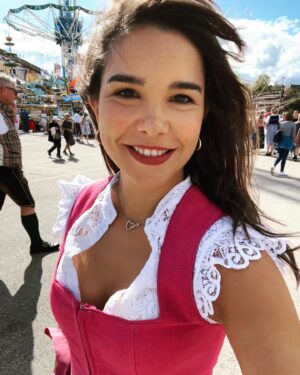 Annika Preil Instagram - Barbie- Wiesn 💁‍♀️
Anzeige| Vielen lieben Dank @hell.karrer - ihr habt euch so viel Mühe gegeben! Alles sah ganz toll aus 🥰
Ich hatte eine super Zeit und hab so viele großartige Leute kennengelernt!

Und vielen lieben Dank auch @kinga_mathe_official für das tolle Dirndl! Ich liebe es😍

#barbiewiesn #pinkwiesn #wiesn #oktoberfest #kingamathe #mattel #barbie #idasimpressions