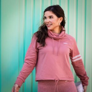 Annika Preil Instagram - Anzeige|  Jippieee! Ich durfte mir zwei Sets bei der schwedischen Sportswearmarke @stronger aussuchen🥳
Das kommt gerade zur rechten Zeit, denn in letzter Zeit war ich ein bisschen faul, was Sport angeht🙈
Habt ihr Tipps, wie man motiviert bleibt? 

Ich ziehe meine Sportsachen gleich in der Früh an und hoffe dann, dass mich das daran erinnert, dass ich noch Sport machen wollte 😂

Das Set Tribeca und das Set Canyon haben es mir besonders angetan. 🥰
Aber @stronger hat noch ganz viele andere schöne Sportklamotten.
Wenn ihr auch wieder mit mir angreifen wollt, dann schaut doch mal auf die Seite.
Mit „20ANNIKA20“ könnt ihr sogar noch was sparen.🥳

Und jetzt muss ich los- fit werden 💪😜😂

#sporty #stronger #letsmove