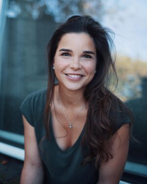 Annika Preil Instagram - Hey Sommer! Komm, lass n’bisschen noch zusammen bleiben 🥰

Danke, @joelistdort für die schönen neuen Schauspielfotos 📸😍

#newheadshots #summervibes #summerpleasedontgo #happyme