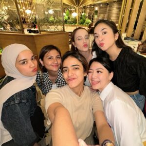 Annisa Pagih Instagram - Sayang banget ❤️