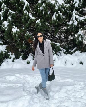 Annisa Pagih Instagram - Winter wonderland in Vancouver! ☃️ 45 seconds from our front door 😂