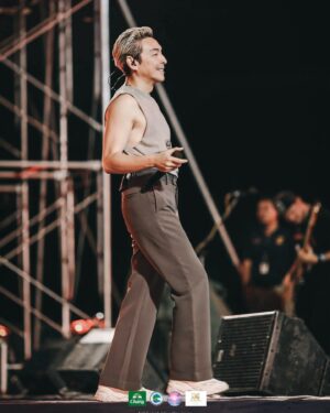 Anon Saisangcharn Instagram - มันก็จะดูลอยๆนิดนึง…cr:📸 …?…. หาชื่อเจ้าของภาพไม่เจอ😅🙏😅 คืนนี้เจอกันชมจันทร์ สุราษธานี นะฮะ