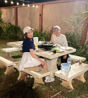 Anon Saisangcharn Instagram - มาเมืองกาญฯต้องทานหมูทะ🐷…เบาๆก่อนนอน…พุ่งนี้ออก2กอง..ที่นึงกองถ่าย/อีกที่นึงถ่ายเป็นกอง😂😂 หิวเลยใช่มะ😂😂