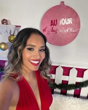 Anouchka Henchoz Instagram - Chaque année est différente, chaque Noël est différent mais apportent, son lot d’apprentissage et sa propre sorte de joie. Hâte de voir la suite, de voir les prochains 🎄💝✨