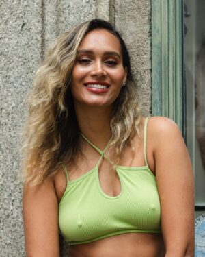 Anouchka Henchoz Instagram - J’ai la chance de ne pas avoir à prouver que je suis une femme, ce qui n’est pas le cas pour toutes encore hélas. Mais je dois toujours prouver plein de choses à la société, encore en 2024. En cette journée internationale DES DROITS de la femme, j’aimerai rappeler qu’on a pas besoin d’une journée pour nous vénérer ou rappeler notre existence. Nous sommes. Mais nous avons encore besoin d’une journée pour rappeler les nombreux droits pas encore obtenus. Alors non, je ne veux pas de vos fleurs 🌸 Ce que je souhaite c’est juste un jour où nous serons tous égaux… qu’importe notre genre, notre couleur, notre religion ou notre sexualité ✨ 

merci @maya__photographie pour ces clichés de mes différents mood 

✨
#journeeinternationaledesdroitsdesfemmes #droitdesfemmes #egalite #equity #feminism #humanism #blm #lgbt #feminist #feministe #humanisme #humainrights #feminineenergy #feminine #freedom