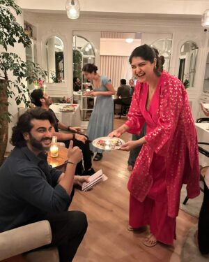 Anshula Kapoor Instagram - Happy birthday to my number one ❤️🧿 
My fiercest protector, my first bully 😂, my first wrestling companion, my loudest cheerleader, the fulfiller of all my dreams.. the man with the biggest heart.. my wish for you this year is that you never stop believing in yourself & your ability to overcome & rise again, your life becomes everything you dream of it becoming, your worries become smaller, your laughs become louder, your smiles become bigger & you never have to burden more than you can carry. I hope the fire inside you never extinguishes, but gives you the strength to keep rising. Thank you for showing me by example what it means to be a kind human. Thank you for loving me the way you do. Thank you for allowing me to always chase my dreams, for having my back and keeping me afloat when I feel like I’m drowning.. You deserve the best of the best, all the joy & all the love your heart can carry! Love you to infinity @arjunkapoor ❤️♾️