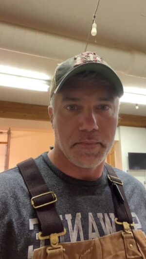 Anson Mount Instagram - Bed project progress report.

#woodworking #homeprojects #bedroom #bedbuilding #platformbed #envisionandexecute