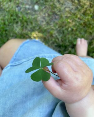 Anson Mount Instagram - The best first Fathers Day gift EVER!!! 

#fathersday #gift #fathersdaygifts #painting #fingerpainting #clover #green #myheart #daughters #happiestmanonearth