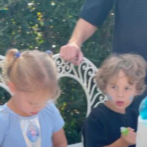 Ant Anstead Instagram - What Christmas……?? Fun Frozen themed birthday party for Lenny (cutest bloomin little lady!!) and of course boys will be boys! 😂 Thank you the Buttons! ❤️🥰 x