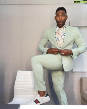 Anthony Alabi Instagram - One of the best parts of our show is our wardrobe. I truly enjoy getting dressed to film every week. @thekeishastewartexperience is the one who brought us all to life with her beautiful choices for our wardrobe. I’m so grateful to her and her team for all the hard work they do. Thank you and I love you! 🙏🏾😘#trailerphotoshoot #finalseason #season3 #grateful 

#familyreunion #netflix #wardrobe #style #stylist #suits #shoes #clothes #fashion #swag #vibes #tv #show #color