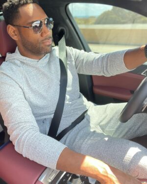 Anthony Alabi Instagram - #Oscar weekend getaway! Thank you to @mikeyliotta and his team at PR Machine for setting up the start to an amazing weekend. Thank you to #thedpapreoscarsevent21 and #gbkgiftingsuite for all the love and wonderful gifts! @eonmist @gbkbrandbar @dpa_lounges 
Lastly, thank you to the @pendrysandiego for spoiling us all weekend and giving two tired parents some much needed R&R! Hope to stay in town from here on out during awards season. #letsgetit 

FYI - My wife thinks it’s funny to take pictures of me while I sleep. 🙄 

Alright enough fluff, gotta get back to work!