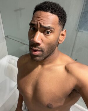 Anthony Alabi Instagram - Thank you @bare_pilates for helping me get my body back after injury. She’s killing me...but I like it! FYI There is nothing better than a hot shower after beating up the morning workout. It was a banger! #weights #cardio #pilates #4amclub