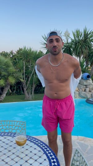 Anthony Alcaraz Instagram - Prêt pour mon Nouveau Son (Sur La Piste ?) Ca sort demain Vendredi 22/07 Restez a l’affût yessirrrrrr 💕🔥✨ Cheers !!!! Lien dans la bio