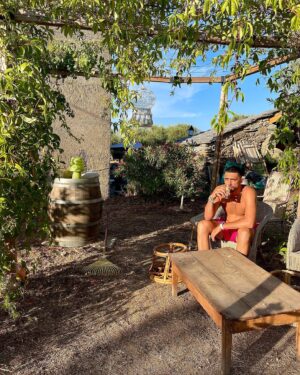 Anthony Alcaraz Instagram - Hard to get service up here.. Don’t text me for the next 4 days🤣