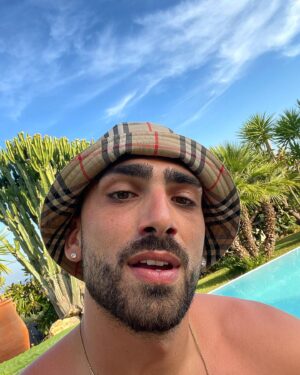 Anthony Alcaraz Instagram - En attendant l’été..
