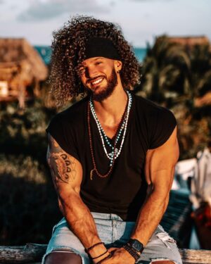 Anthony Amar Instagram - ɪ ᴛʀᴜʟʏ ᴀᴘᴘʀᴇᴄɪᴀᴛᴇ ᴋɪɴᴅɴᴇss, ɪ ᴀᴘᴘʀᴇᴄɪᴀᴛᴇ ᴘᴇᴏᴘʟᴇ ᴄʜᴇᴄᴋɪɴɢ ᴜᴘ ᴏɴ ᴍᴇ. ɪ ᴀᴘᴘʀᴇᴄɪᴀᴛᴇ ᴀ ǫᴜɪᴄᴋ ᴍᴇssᴀɢᴇ, ɪ ᴀᴘᴘʀᴇᴄɪᴀᴛᴇ ᴛʜᴏsᴇ ᴡʜᴏ ᴀsᴋ ɪғ ɪ ᴀᴍ ᴏᴋᴀʏ, ɪ ᴀᴘᴘʀᴇᴄɪᴀᴛᴇ ᴇᴠᴇʀʏ sɪɴɢʟᴇ ᴘᴇʀsᴏɴ ɪɴ ᴍʏ ʟɪғᴇ  ᴡʜᴏ ʜᴀs ᴛʀɪᴇᴅ ᴛᴏ ʙʀɪɢʜᴛᴇɴ ᴍʏ ᴅᴀʏs.  ɪᴛ’s ᴛʜᴇ ʟɪᴛᴛʟᴇ ᴛʜɪɴɢs ᴛʜᴀᴛ ᴍᴀᴛᴛᴇʀ ᴛʜᴇ ᴍᴏsᴛ. ғᴏʀ ᴛʜᴀᴛ ʙɪɢ

«  ᴛʜᴀɴᴋ ʏᴏᴜ ♥️ »
____

J'apprécie vraiment la gentillesse, j'apprécie les gens qui prennent de mes nouvelles.  J'apprécie un petit message de temps en temps, j'apprécie ceux qui me demandent Si je vais bien, j'apprécie chaque personne de ma vie qui a essayé d'égayer mes journées.

 Ce sont les petites choses qui comptent le plus dans cette vie ✨ POUR TOUTES CES CHOSES « MERCI ❤️❤️❤️ » #AARMY

____
@azulik @azuliktulum #tulum #azulik
____
#beard #curlyhair #curl #curlyhairstyles #curlyboy #beard #beardstyle
