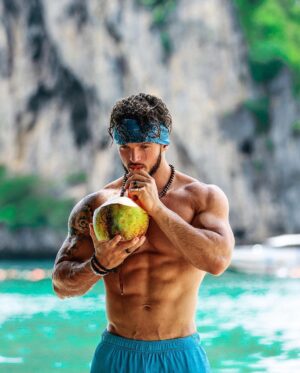 Anthony Amar Instagram - 🐒🏝🥥 #thailand
Qui de l’ #AARMY part avec moi cette année ?
.
#fitness #Travel #Man #muscle #Beach #photooftheday