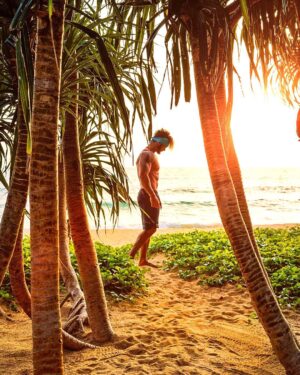 Anthony Amar Instagram - 🏝 LE MOMENT PRÉSENT
Ce que tu fais aujourd’hui est très important car tu échanges UN JOUR DE TA VIE pour ça...Le temps est précieux, on ne sait pas combien de temps nous avons devant nous alors FAIS EN SORTE QUE CHAQUE JOUR COMPTE et d’être reconnaissant.
.
Apprécie et chérie tout les moments, saisi toutes les expériences que tu peux parce qu’un jour tu n’auras peut être plus cette chance. PROFITES DU MOMENT PRÉSENT 🎁
.
.
PS: ELLE EST PAS MAL LA PHOTO NON ?
Donnes moi 3 petites 🏝🏝🏝si tu valides la photo et le texte 😊
.
#bababeachclub #phuket #babavibe
Residence at Baba Beach club Phuket
@bababeachclub  @bababeachclub.phuket
#phuket #thailand