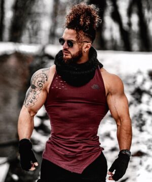 Anthony Amar Instagram - Badass or not ? Do you like my #vikingstyle from @bodyengineers
___
Vous aimez le style #vikings ? Perso je trouve que ça change de me voir avec plus de cheveux et de barbe 💪🏻 on dirait presque un homme...🤣 Presque
____
❄️ SVGE Prometheus stringer 4.0 – Burgundy
🦍 Code -15% : BEAA
____
#beard #longhairstyles #longhairmen #curlyhair #curlyhairstyles #fitness #paris #luxembourg