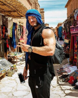 Anthony Amar Instagram - Salam Alaykoum wa ramatoulah wa barakatu to all of you guys. That post is for those who likes to drink Nahnah and lift some heavy weights... bring me back to Ouarzazat, Marrakech, Zagora, and more.... Habiba where are you ? I need my Rfissa & Msemen.
.
If you are from Marocco, Tunisia, Algeria, or INDIA any other Muslims country  leave me a Comment and tell me which place should I visite next time 😊
#marocan #vibes #arabic #Style
Twahechtek 🇲🇦❤️
أشتاق إليك
•
One of my favorite country in the World. Wish I can go there more often but for this I need some Arabic’s lessons