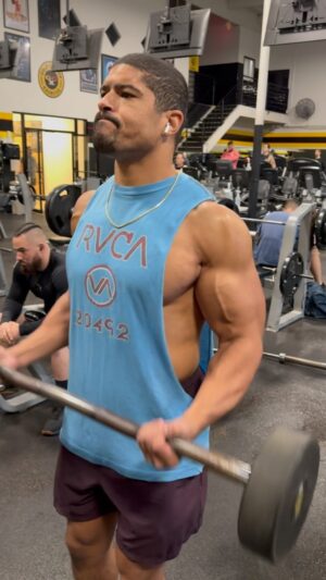 Anthony Bowens Instagram - Curls for the girls or Bi’s for the guys? 💪🏽