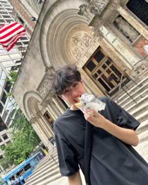 Anthony Buisseret Instagram - รู้แล้วว่าหิว