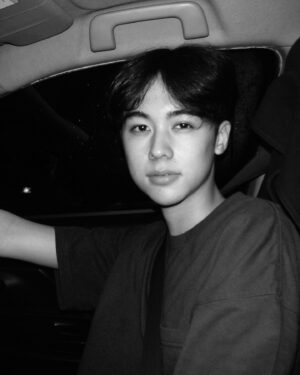 Anthony Buisseret Instagram - นั่งรถเล่น