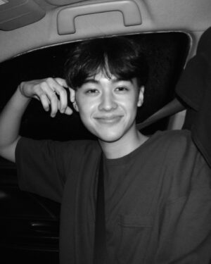 Anthony Buisseret Instagram - นั่งรถเล่น