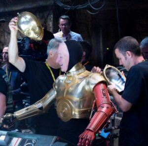 Anthony Daniels Instagram - Here I am with my red arm, in all its unsubtle glory, in the underground Rebel Bunker in TFA. 
Incoming head from Dave Merryweather and Jonathan Jackson. 
First AD, Tommy Gormley, hopes we’ll hurry up.
#redarm #tommygormley #theforceawakens #starwars #c3po #iamc3po #threepio