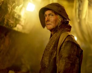 Anthony Daniels Instagram - @offsetlight25 clearly hasn’t got to Chapter 59 of the book yet. 
If he had, he would know about the crazy and confusing time I had playing the filthy slave Tak, in Solo. We were in the foggy, yellow tunnels of the spice mines of Kessel – a legendary place of dread for Threepio.
#soloastarwarsstory #thespiceminesofkessel #chewbacca #wookie #hansolo #threepio @realronhoward #iamc3po @dkbooks
