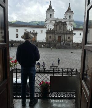 Anthony Daniels Instagram - Almost at la Mitad del Mundo - this is not Tatooine. 
Any 501st out there? 
#c3po #iamc3po