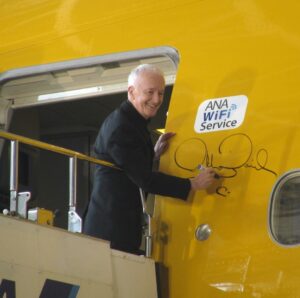 Anthony Daniels Instagram - Then the signing, watched by a crowd. Made a change from a 10 x 8. 
The following day I bowed to each of the 450 people who had booked for the inaugural flight.
@allnipponairways_official #ana #c3poplane 
#c3po #iamc3po #autograph #japan