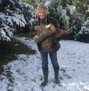 Anthony Daniels Instagram - Thanks to thoughtful Bolivian SW fans at least my ears are warm. The logs are for my other parts.
 Happy New Year! Thanks for your good wishes!
#starwarsfanclubbolivia #chullo #logs #2021 #iamc3po #c3po #starwars #snow