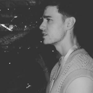 Anthony De La Torre Instagram - Did you know that you can burn 1000 calories at a Taylor Swift concert?
