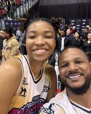Anthony Dirrell Instagram - Fun game and the win with @stefondiggs  @trevonddiggs @19problemz @imanitrishawn @realpacman24 @gary.payton.20