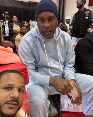 Anthony Dirrell Instagram - Fun game and the win with @stefondiggs  @trevonddiggs @19problemz @imanitrishawn @realpacman24 @gary.payton.20